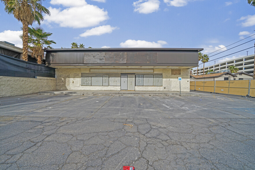 Primary Photo Of 200 W Boston Ave, Las Vegas Convenience Store For Sale