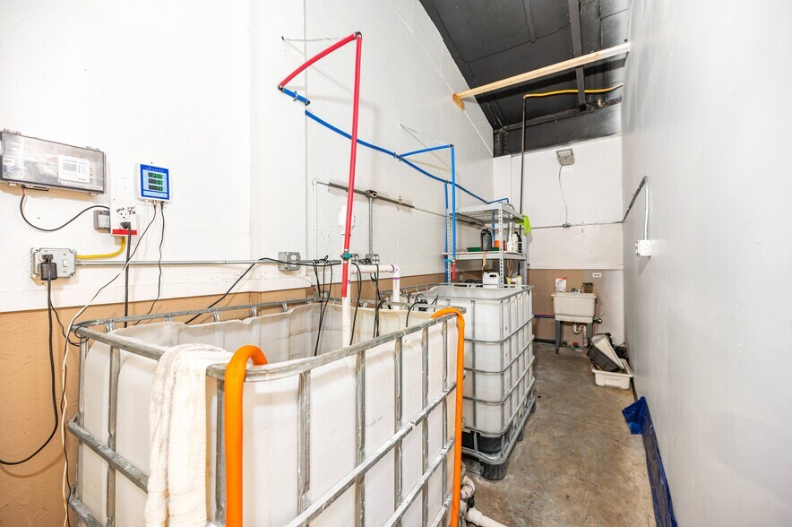 More Photos Of 3905 32nd St, Port Huron Truck Terminal For Sale