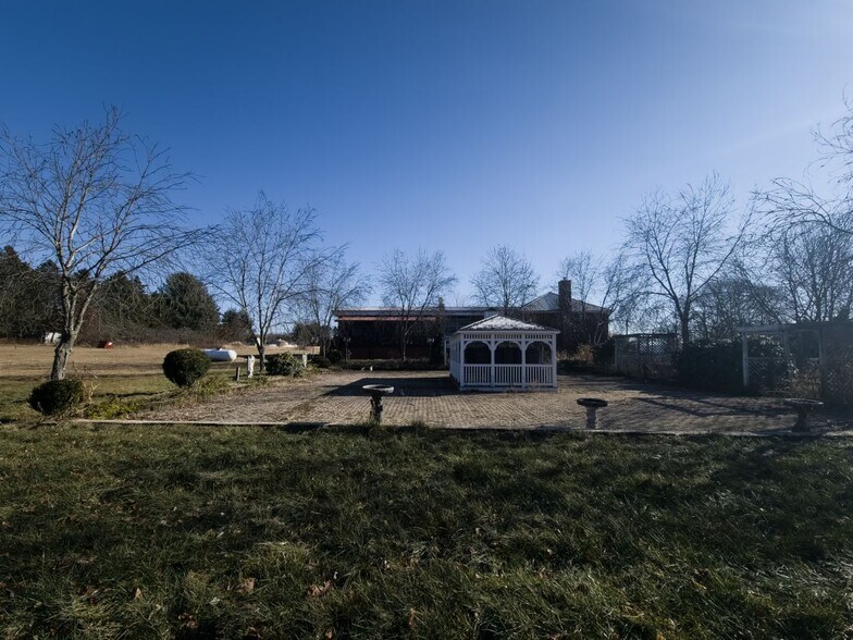 More Photos Of 15 Berkley Rd, Barnesville Restaurant For Sale