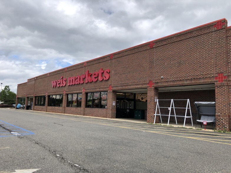 More Photos Of 100 Drury Dr, La Plata General Retail For Lease