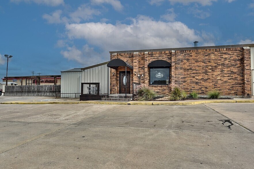 More Photos Of 233 College St, Schulenburg Sports And Entertainment For Sale