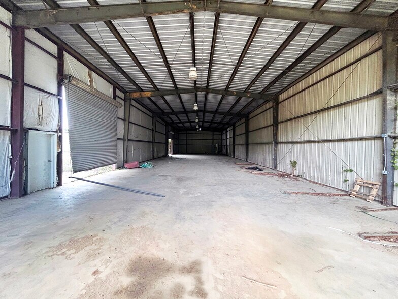 More Photos Of 378 Eastland Rd, Dothan Distribution For Sale