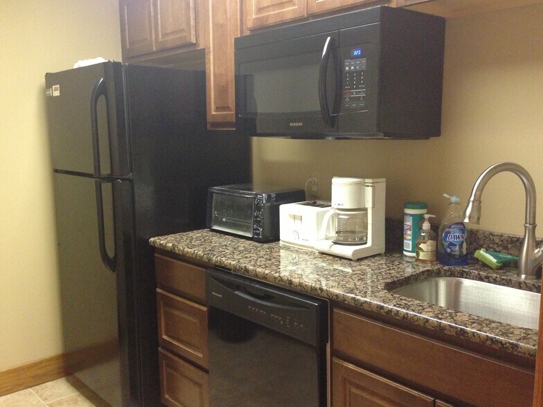 More Photos Of 2035 Hogback Rd, Ann Arbor Office For Lease