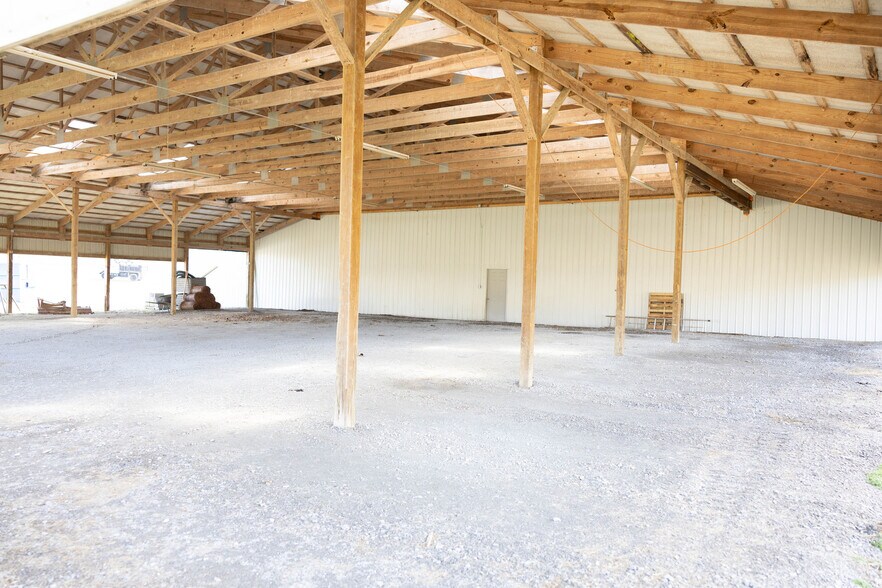 More Photos Of 5830 Highway 231 S, Castalian Springs Showroom For Sale