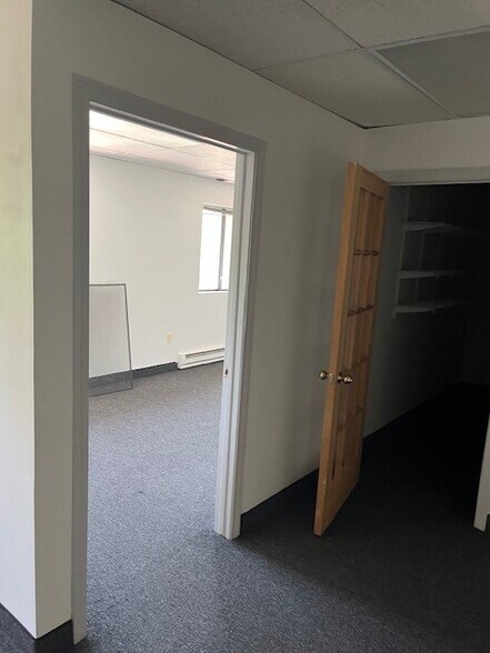 More Photos Of 171 Market Sq, Newington Office For Sale