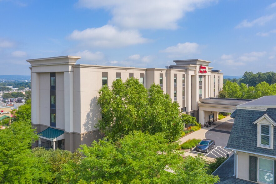 More Photos Of 380 E Main St, Ephrata Hotel For Sale