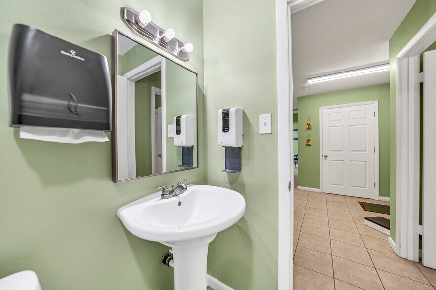 More Photos Of 303 E Gibson St, Arcadia Medical For Sale