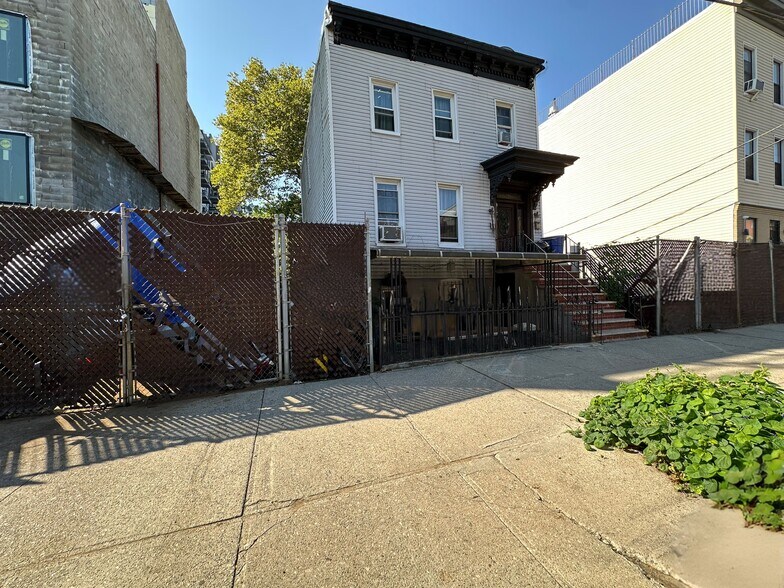 More Photos Of 912 Herkimer St, Brooklyn Land For Sale