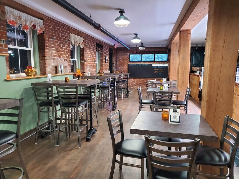 More Photos Of 42 Main St, Antrim Apartments For Lease