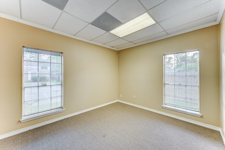 More Photos Of 14741 Pebble Bend Dr, Houston Loft Creative Space For Lease