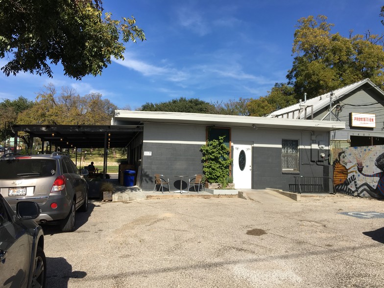 Primary Photo Of 1405 E 7th St, Austin Freestanding For Lease