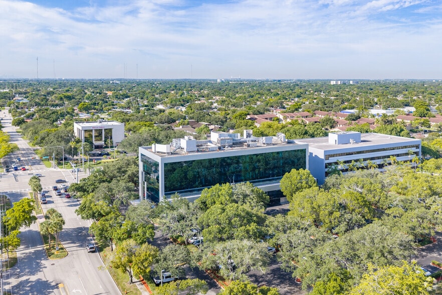 More Photos Of 4601 Sheridan St, Hollywood Office For Lease