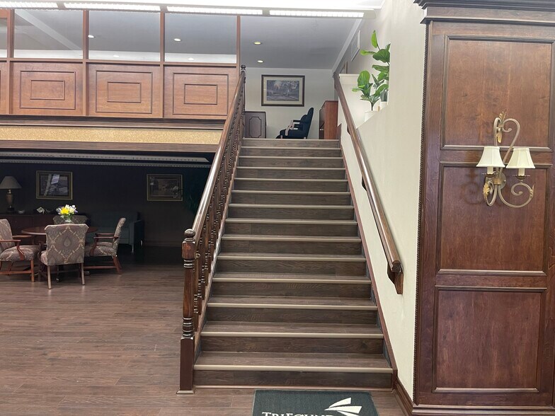 More Photos Of 107 W Michigan Ave, Kalamazoo Office For Sale