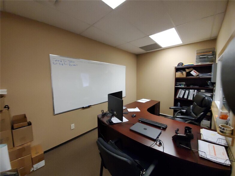 More Photos Of 215 Neave Rd, Kelowna Office For Sale