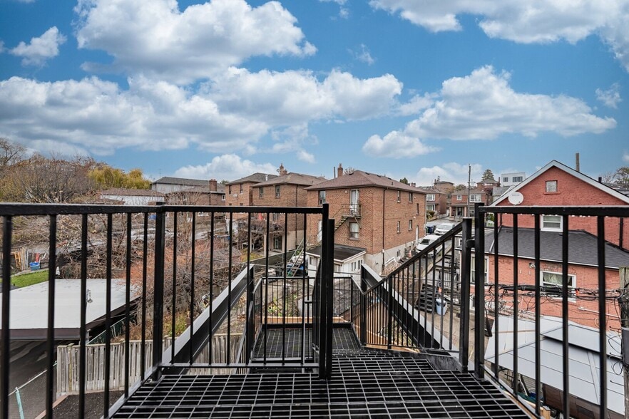 More Photos Of 14 Holmesdale Rd, Toronto Apartments For Sale