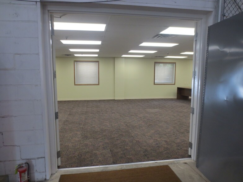 More Photos Of 2233 49th Ave N, Minneapolis Warehouse For Sale