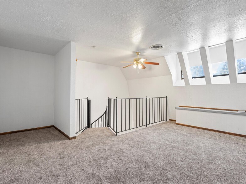 More Photos Of 900 S Highway 39, Huntsville Restaurant For Sale