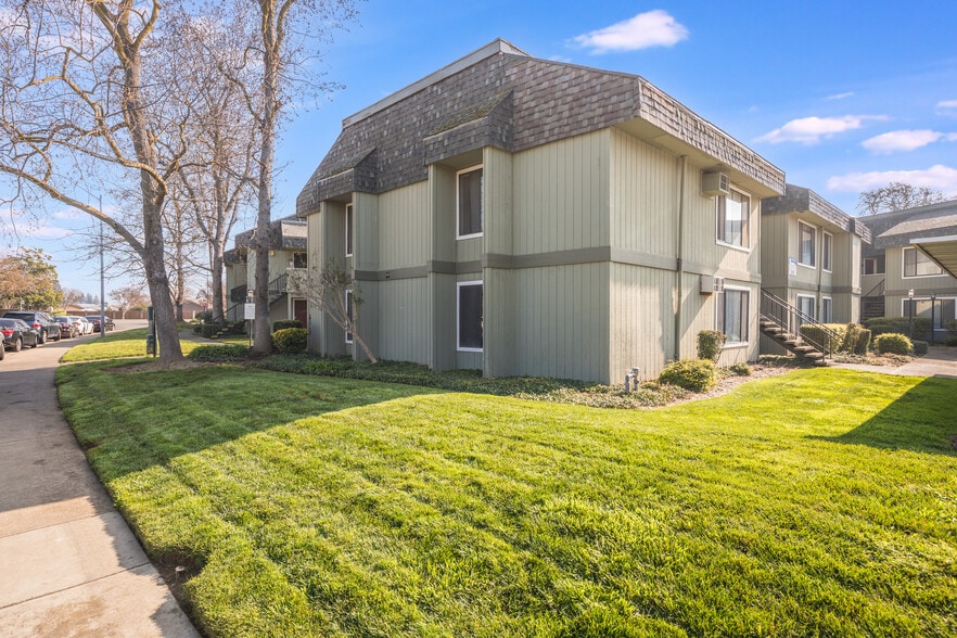 More Photos Of 602-710 Wimbledon Dr, Lodi Apartments For Sale