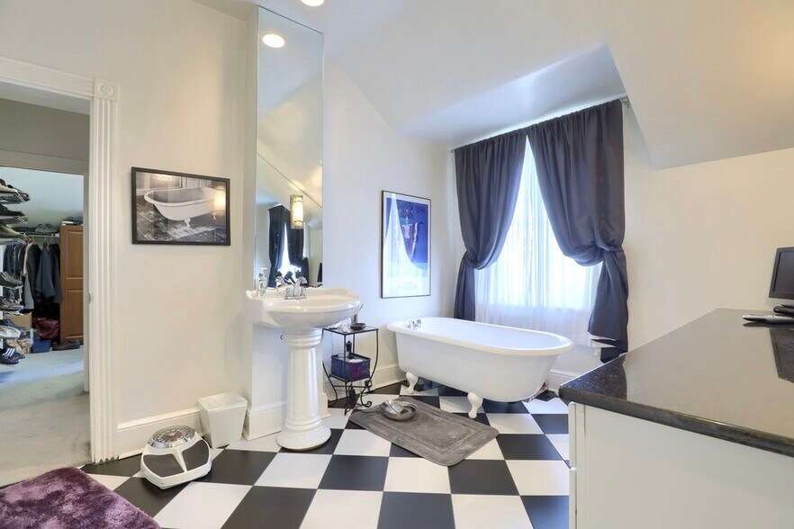 More Photos Of 802 N Duke St, Lancaster Office For Sale