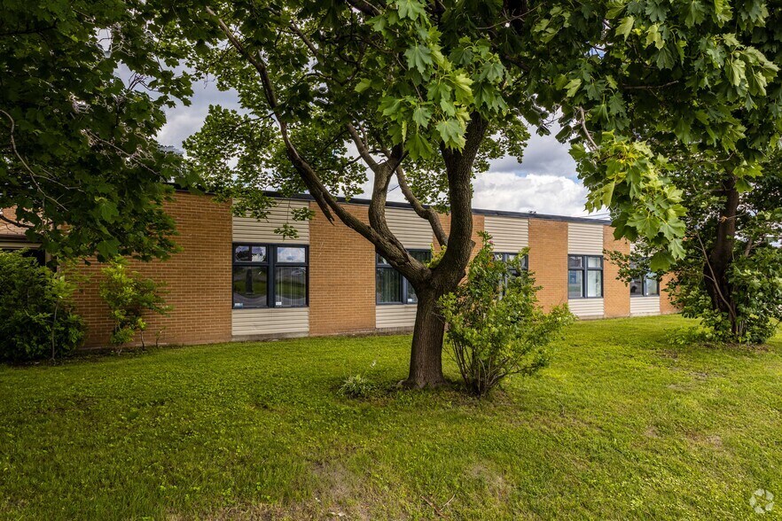 More Photos Of 599 Boul du Curé-Boivin, Boisbriand Manufacturing For Lease
