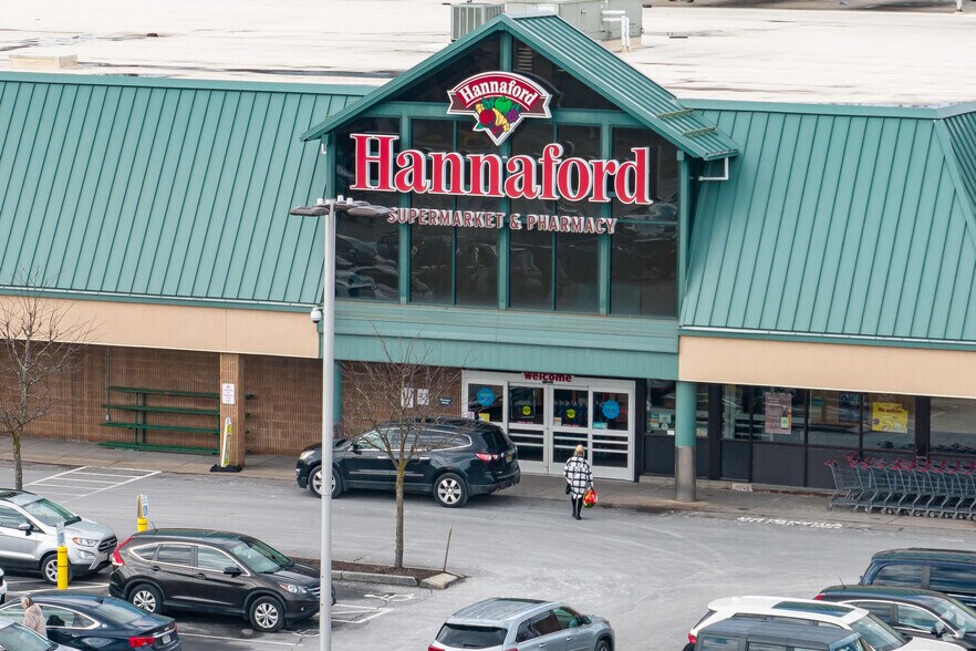More Photos Of 4593 Commercial Dr, New Hartford Supermarket For Lease