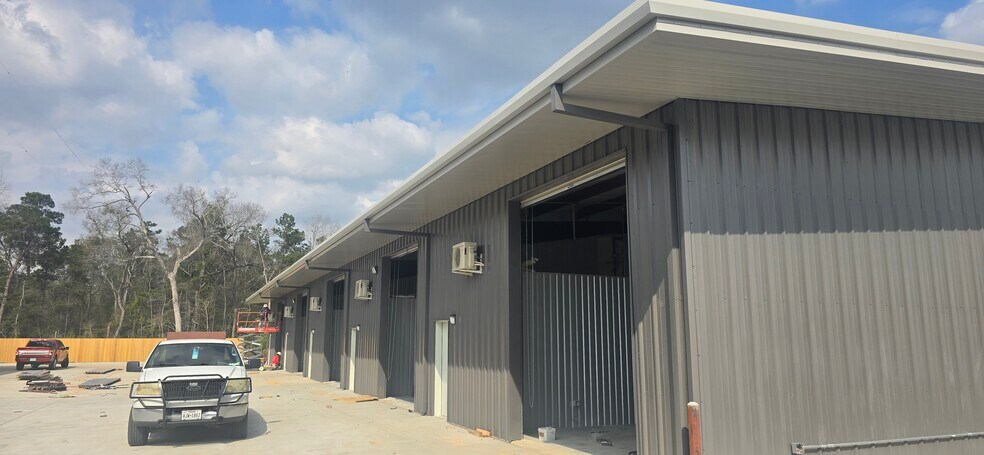 More Photos Of 19021 McKenzie Ln, Porter Warehouse For Lease