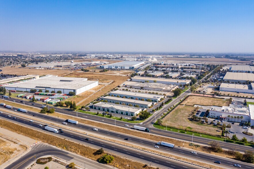 More Photos Of 95 Darcy Pkwy, Lathrop Service For Lease