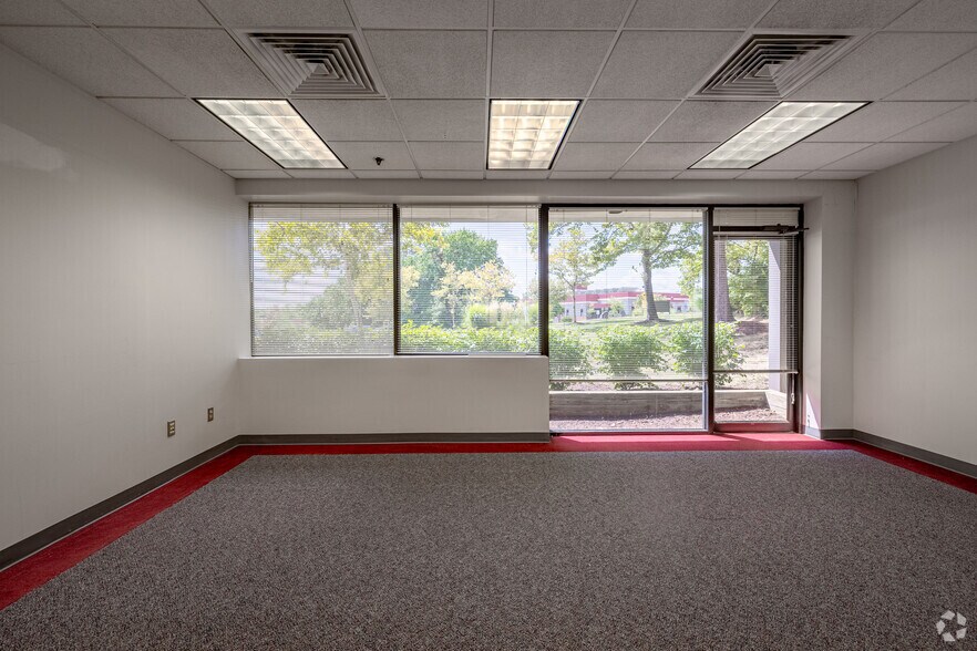 More Photos Of 8530 Corridor Rd, Jessup Flex For Lease