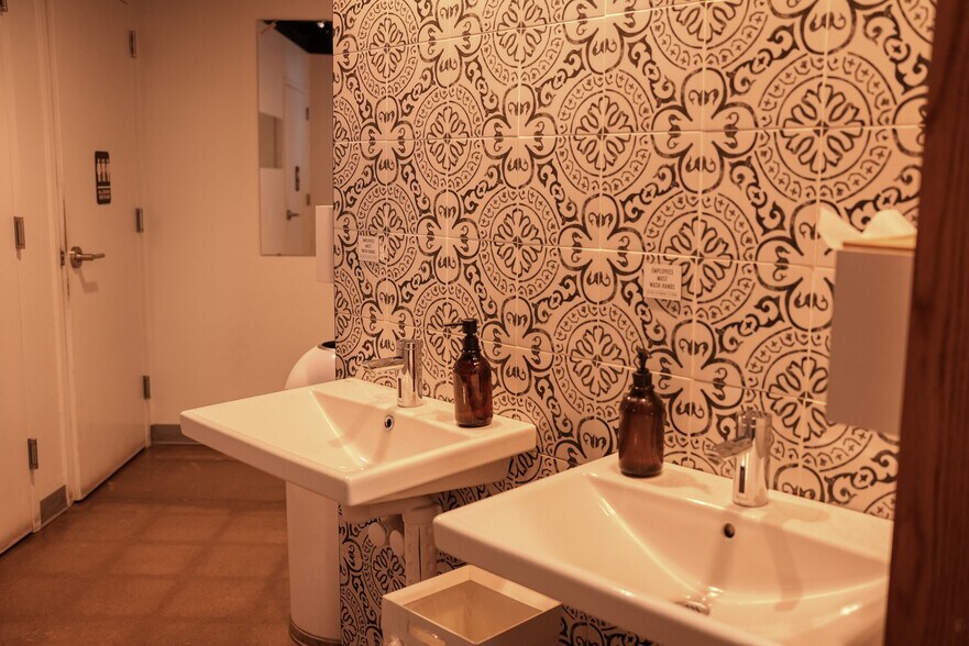 More Photos Of 557 North St, Madison Warehouse For Lease