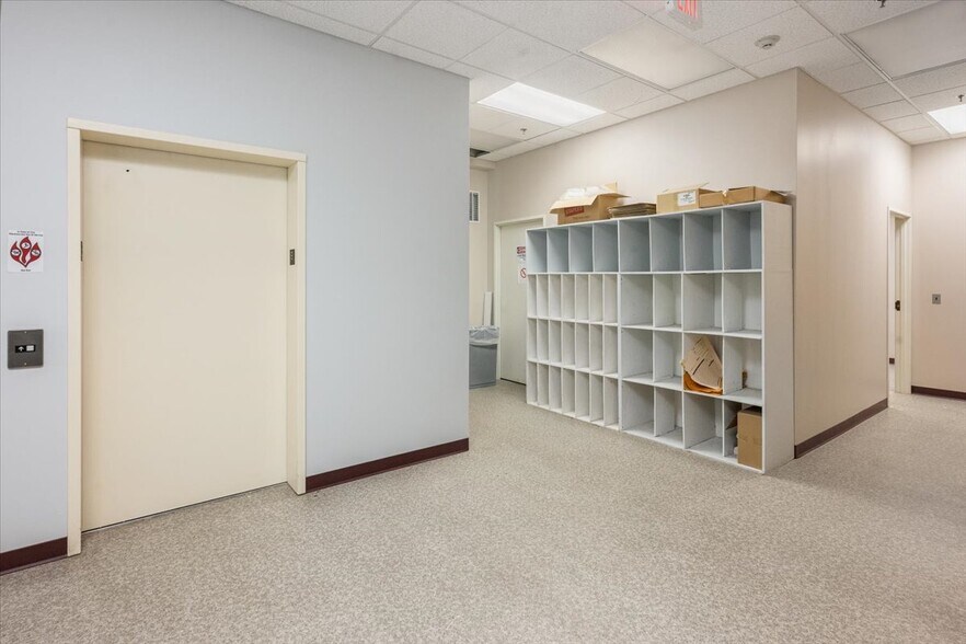 More Photos Of 7001 Jewel Lake Rd, Anchorage Office For Sale