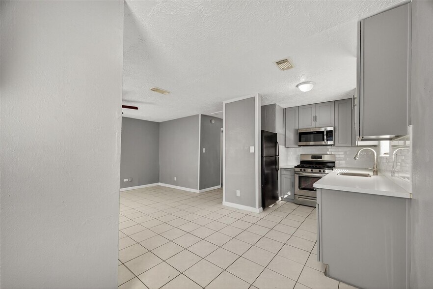 More Photos Of 8814 Manus St, Houston Apartments For Sale