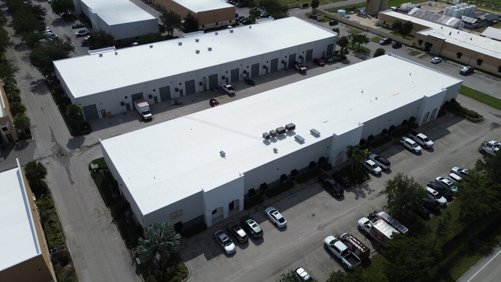 More Photos Of 16121 Lee Rd, Fort Myers Flex For Sale