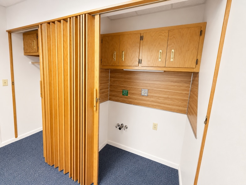 More Photos Of 6 Park Pl, New Britain Medical For Lease