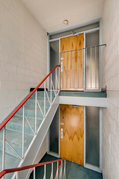 More Photos Of 2120 16 St SW, Calgary Apartments For Sale