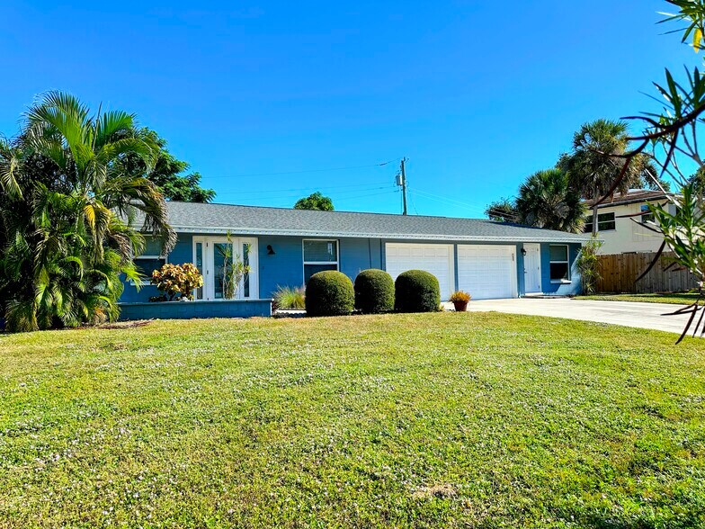 More Photos Of 2131 Montclair Dr, Sarasota Apartments For Sale