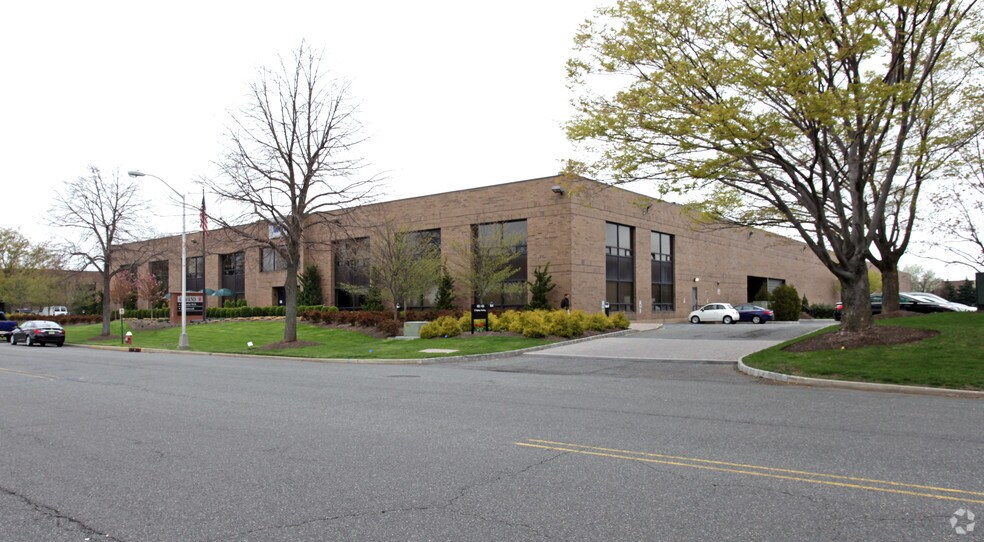 More Photos Of 430-450 Commerce Blvd, Carlstadt Light Distribution For Lease