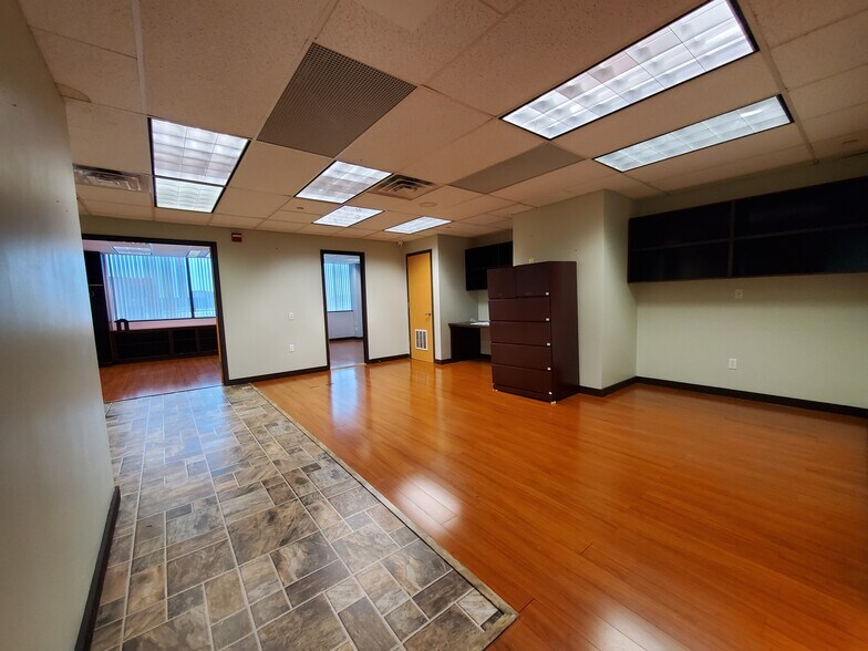More Photos Of 30-56 Whitestone Expy, Flushing Office For Sale