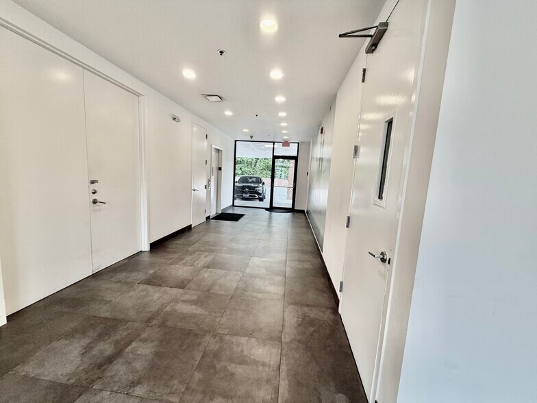 More Photos Of 55 Old Post Rd No 2, Greenwich Office For Lease