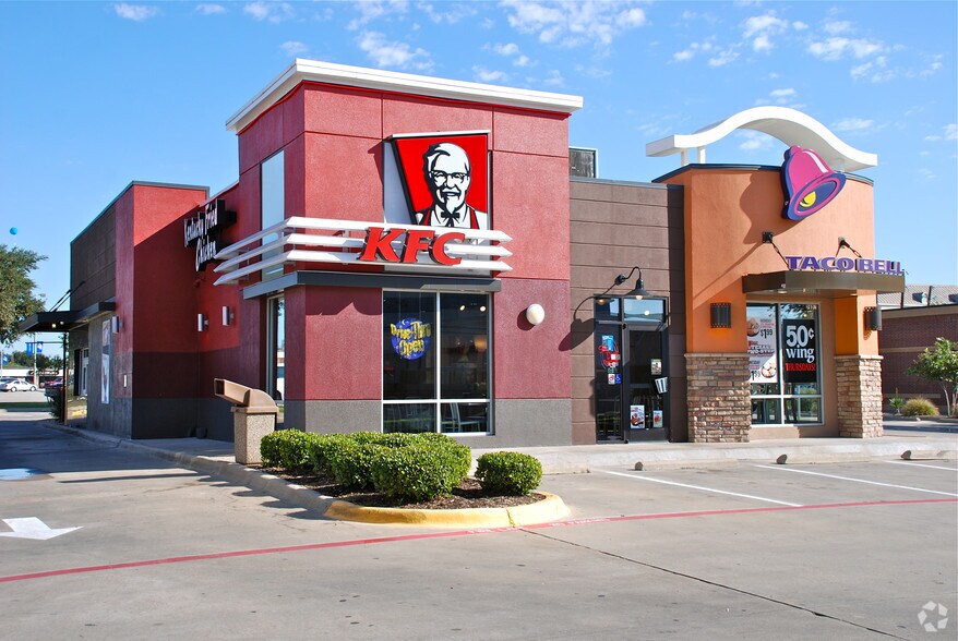 More Photos Of 7989 Belt Line Rd, Dallas Unknown For Lease