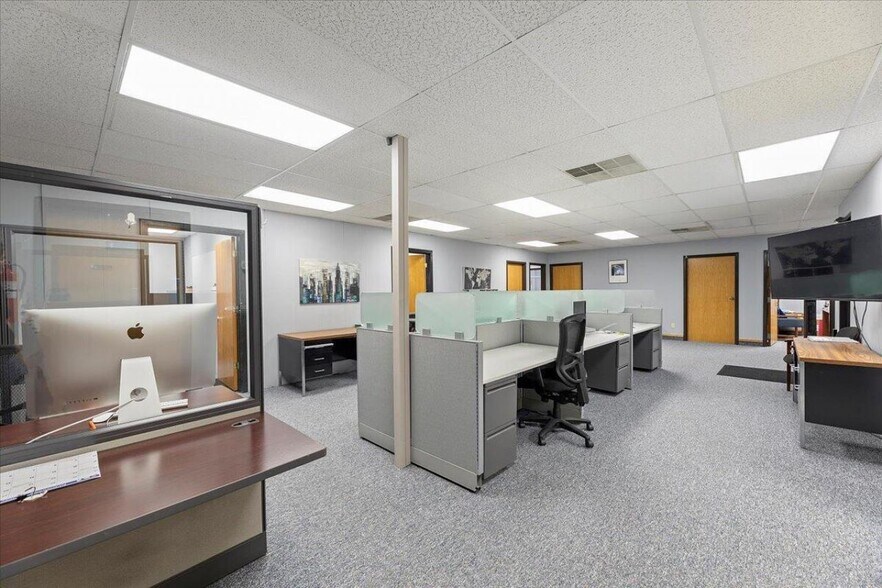 More Photos Of 100 E Broadway St, Council Bluffs Office For Sale