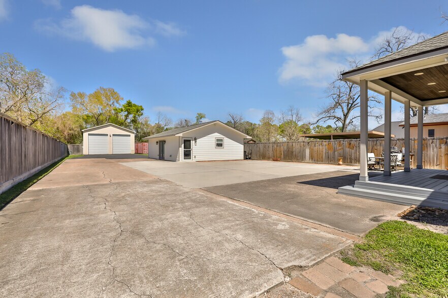 More Photos Of 203 Isaacks Rd, Humble Office For Lease