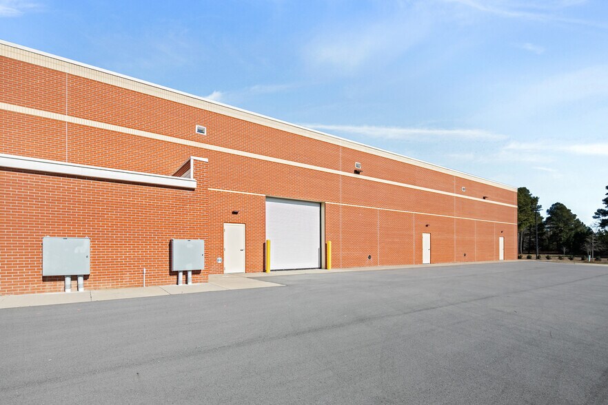 More Photos Of 2810 Procurement Cir, Fayetteville Flex For Lease