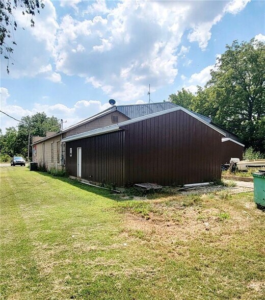 More Photos Of 86 3rd St, Moran Convenience Store For Sale