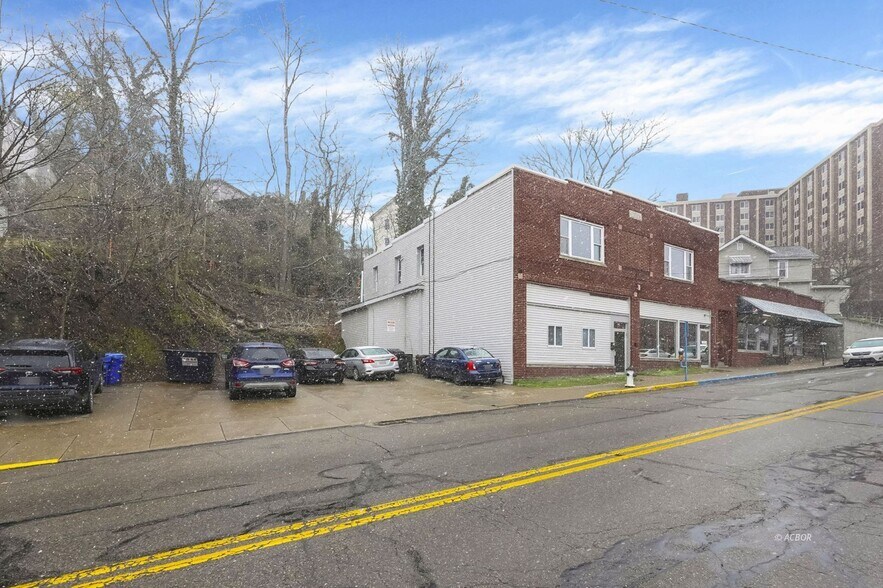 More Photos Of 72 W Union St, Athens Flex For Sale