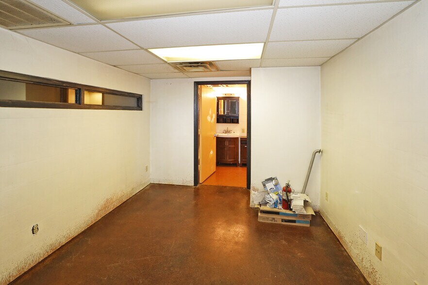 More Photos Of 4001 River Rd, Amarillo Convenience Store For Lease