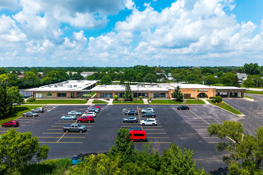 More Photos Of 391 Quadrangle Dr, Bolingbrook Office For Lease