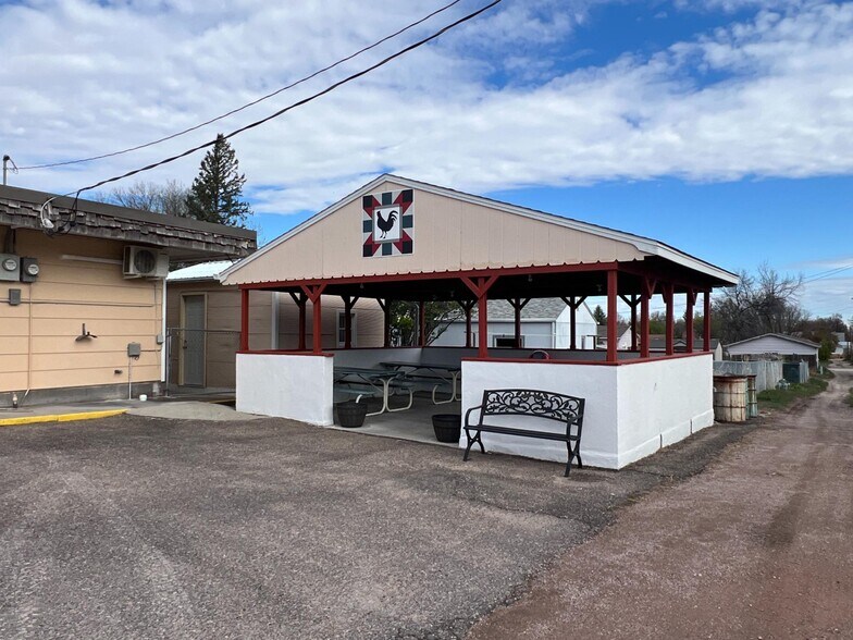 More Photos Of 112 McPherson St, Crawford Restaurant For Sale