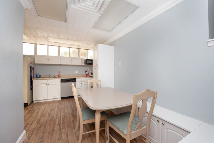 More Photos Of 7430 Tamiami Trl, Sarasota Loft Creative Space For Lease