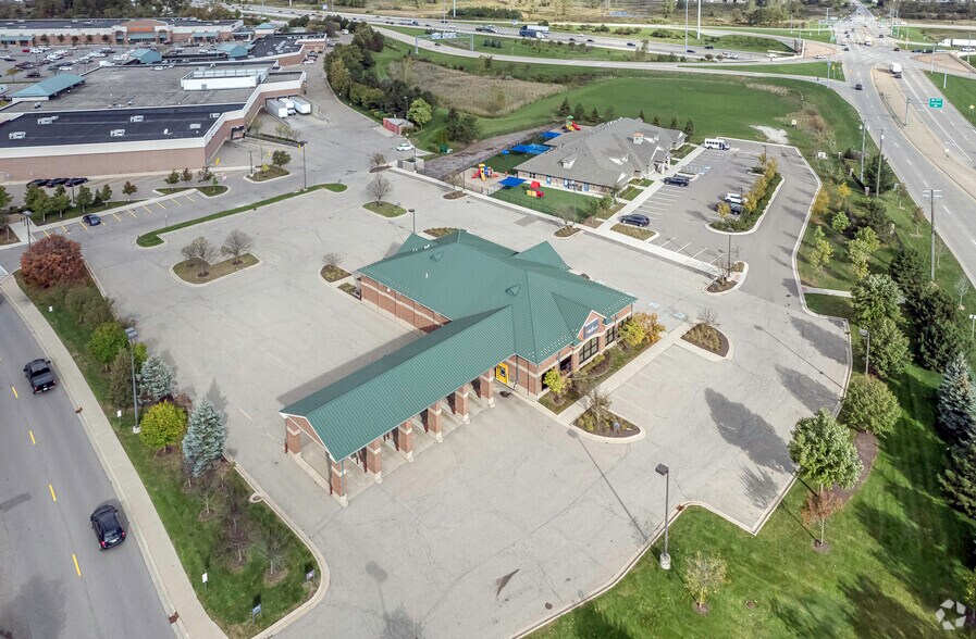 More Photos Of 47500 Grand River Ave, Novi Bank For Lease