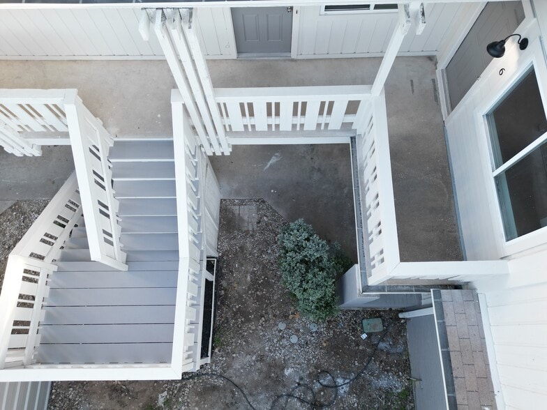 More Photos Of 927 E 41st St, Austin Office Residential For Sale